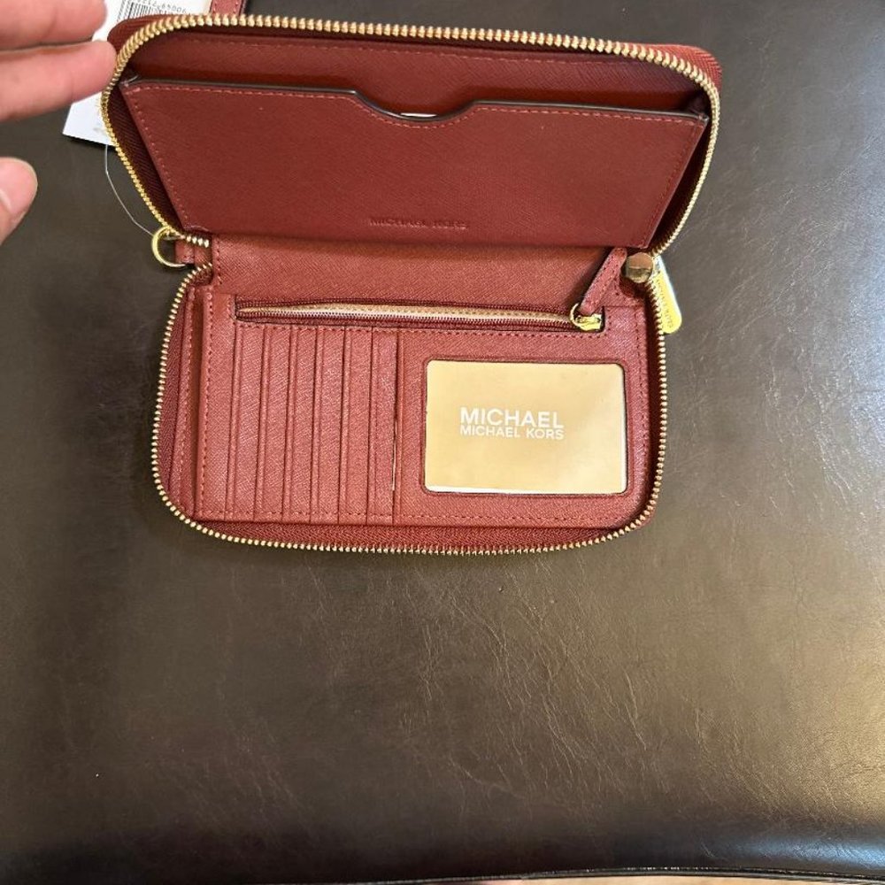 Michael Kors Large Smartphone Wristlet - Picture 3 of 3